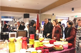 Việt Nam tham gia hội chợ từ thiện ở Ukraine